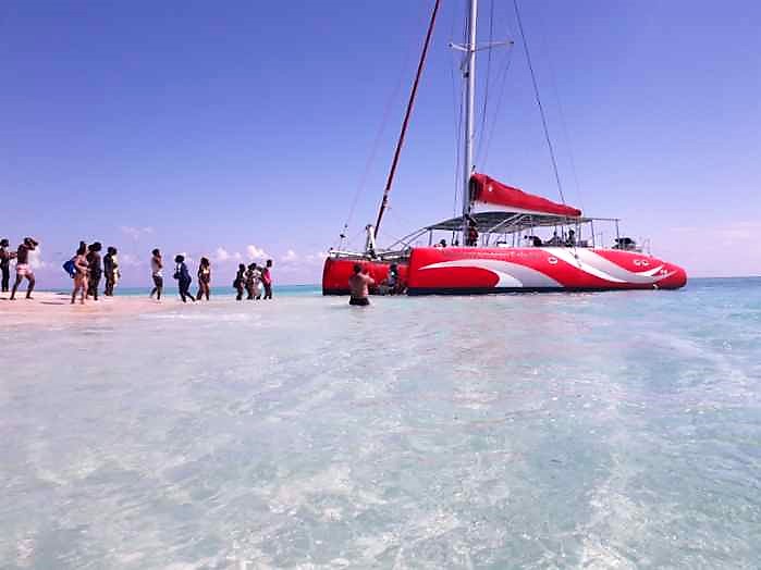 Entreprise de loisirs touristiques à Mayotte : Excursions en catamaran sur le lagon