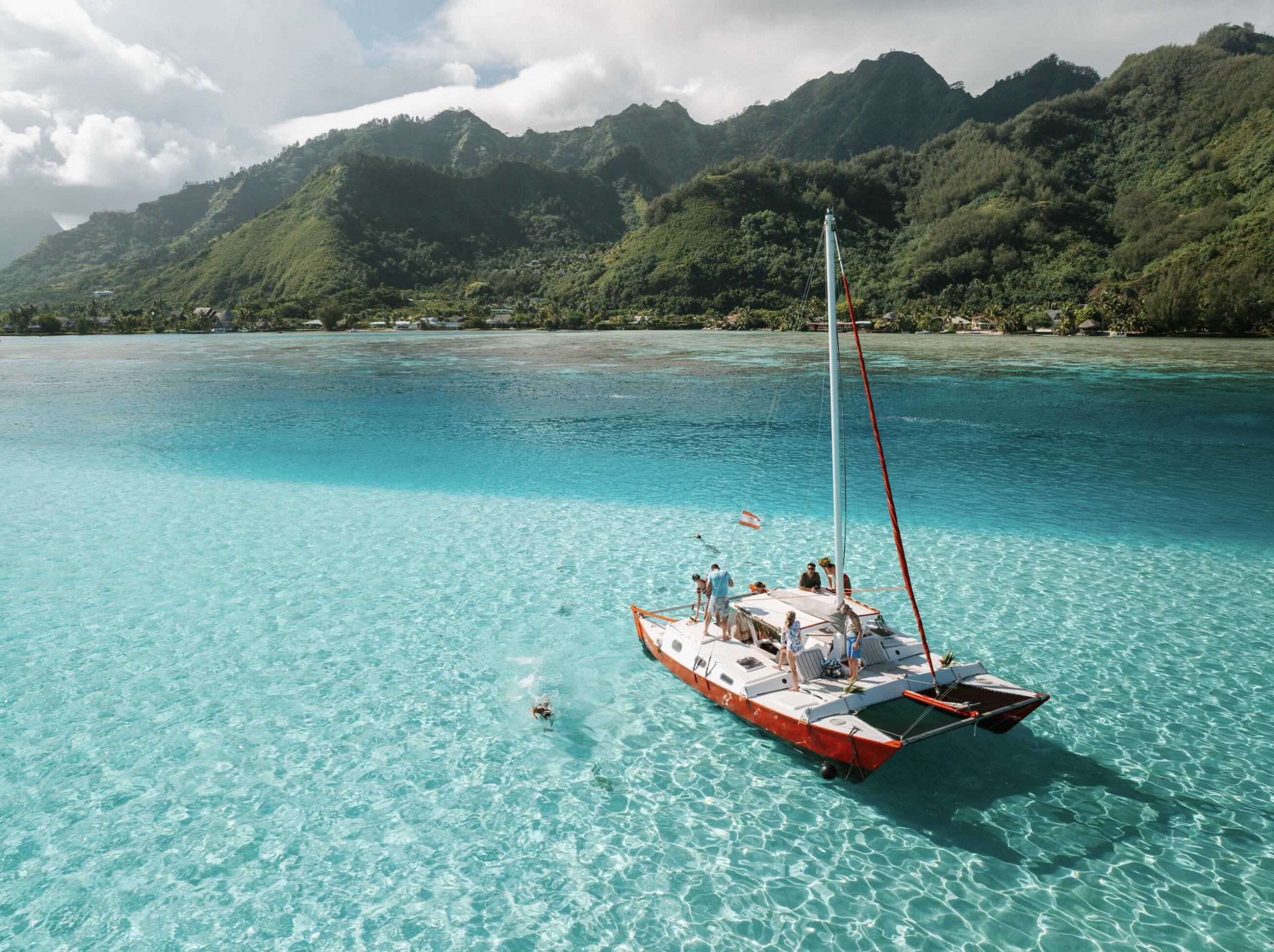 Entreprise à vendre en Polynésie Française : Voila Moorea excursions lagonaires en Catamaran