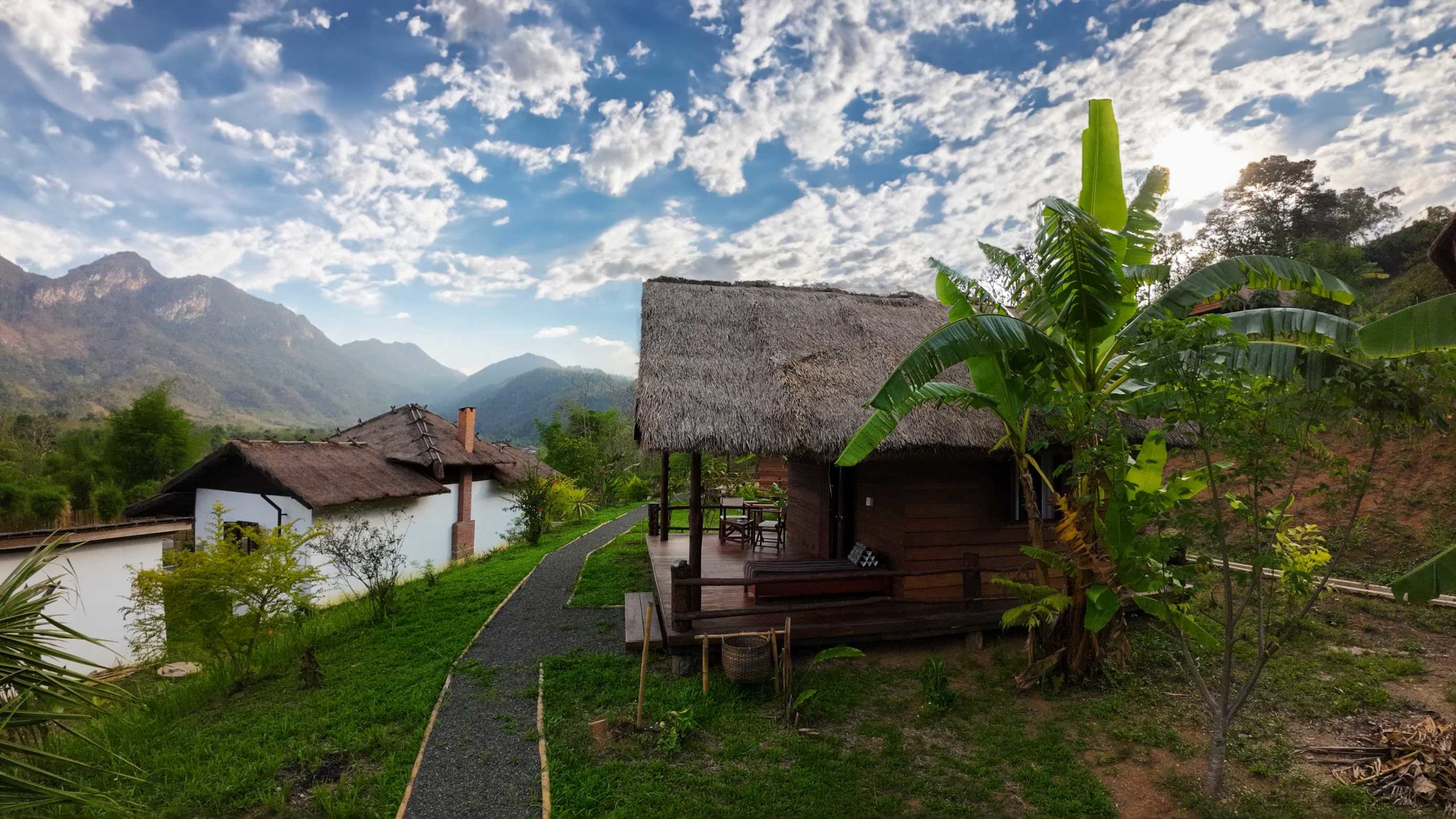 Chalet sur plateforme en teck, eco lodge Laos